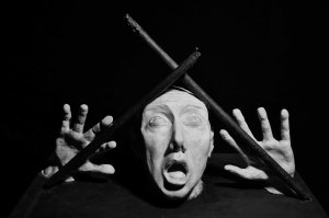 Aria (argilla bianca e metallo)